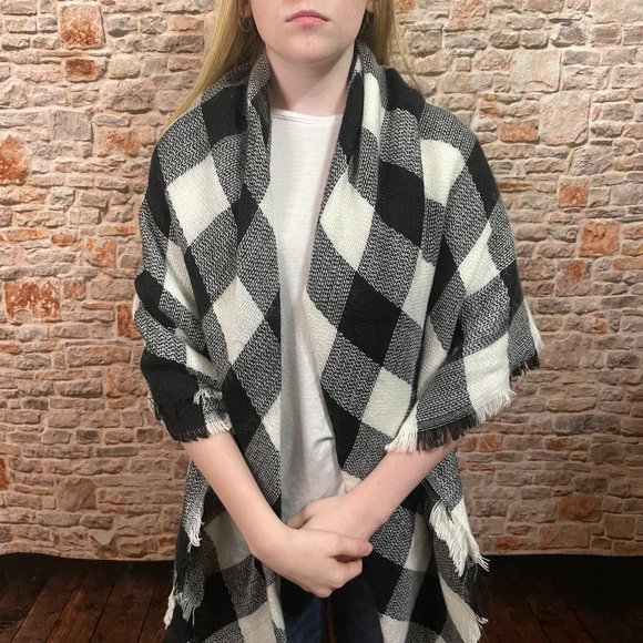 NWT Oversized Plaid Blanket Scarf - Picture 3 of 8